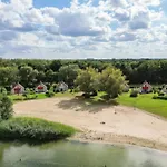 Nyaraló 6 - Persoons Lakeside 25