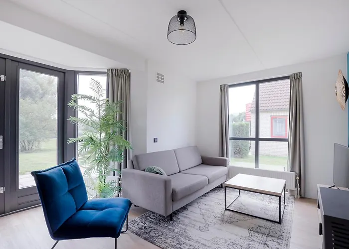 6 - Persoons Lakeside 25