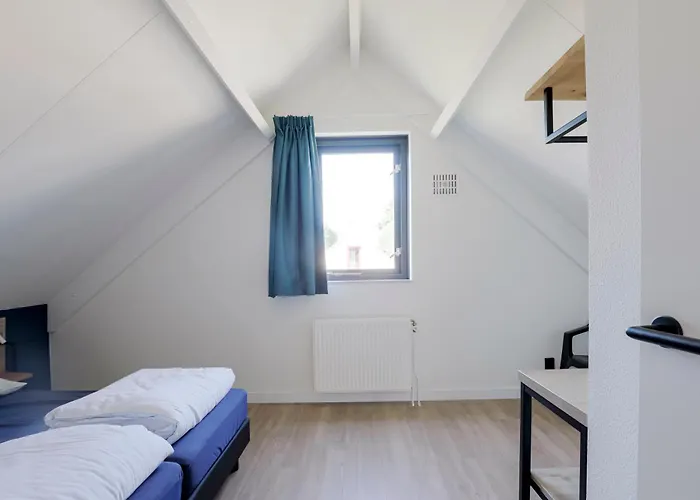 6 - Persoons Lakeside 25