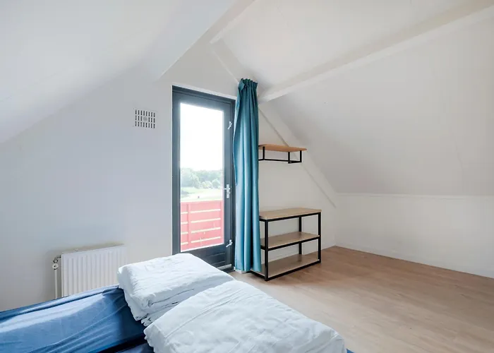 6 - Persoons Lakeside 25 *